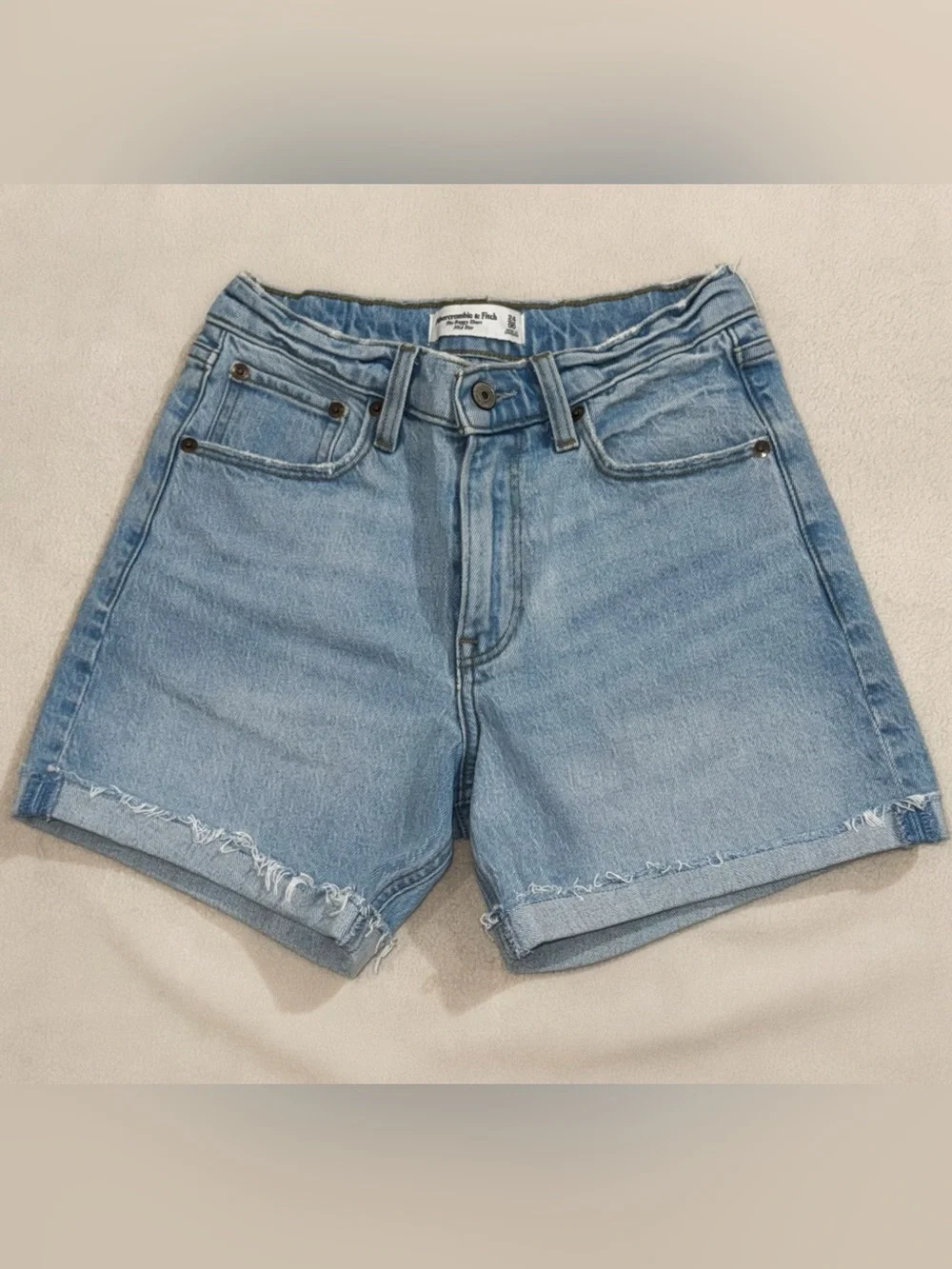Abercrombie & Fitch Baggy Mid Rise Denim Shorts Size 24/00 Light Wash Raw Hem